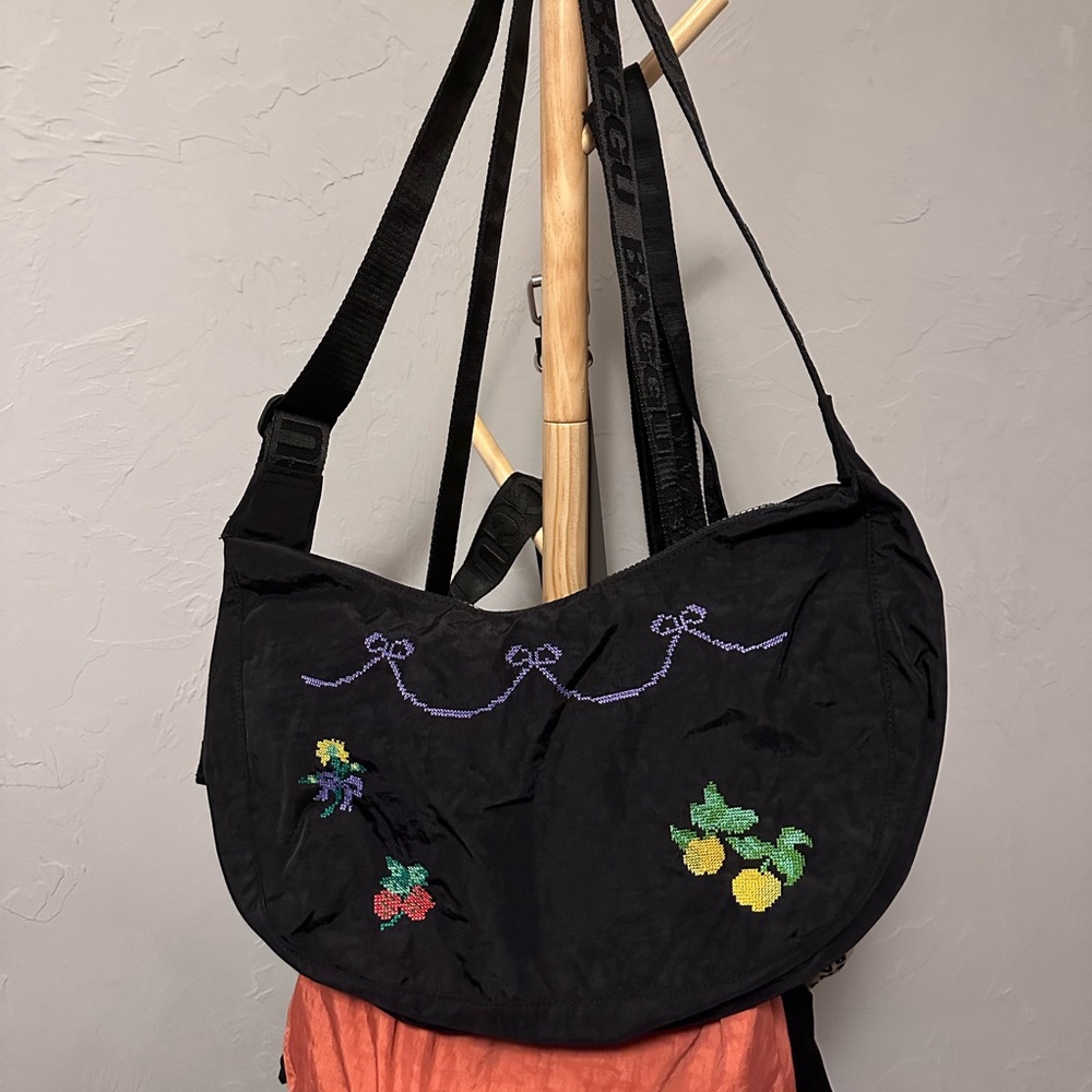 Baggu Cross Stitch Medium Crescent